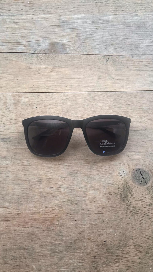 çarşıMarketim Cookshark mat siyah çerçeveli, TAC polarize lensli unisex güneş gözlüğü