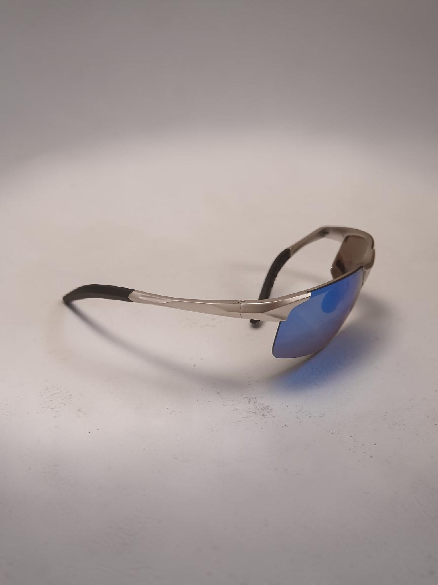 çarşıMarketim Cookshark mavi yansımalı polarize lensli, gri çerçeveli sportif unisex güneş gözlüğü